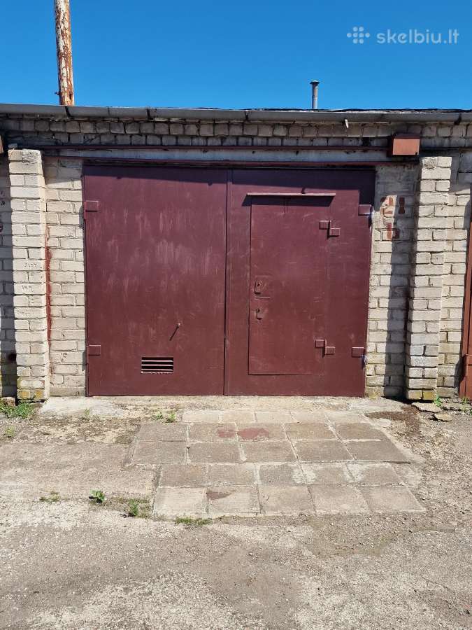 Tvarkingas tinkuotas su duobe. Stogas sutvarkytas.