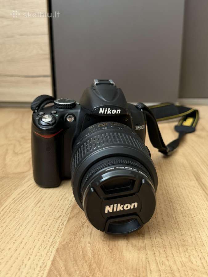 Nikon D5000