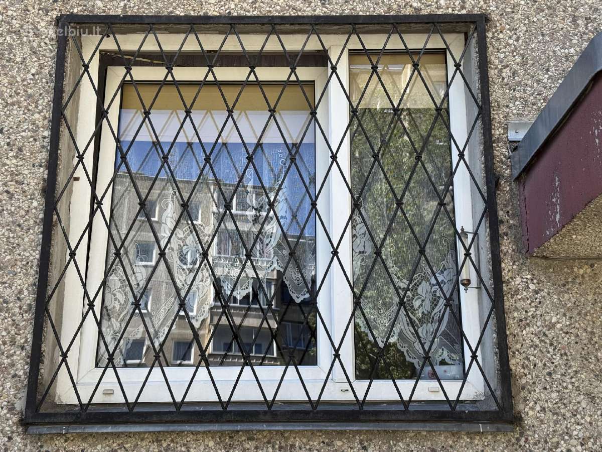 Dovanoju naudotas metalines langų grotas - 2 vnt