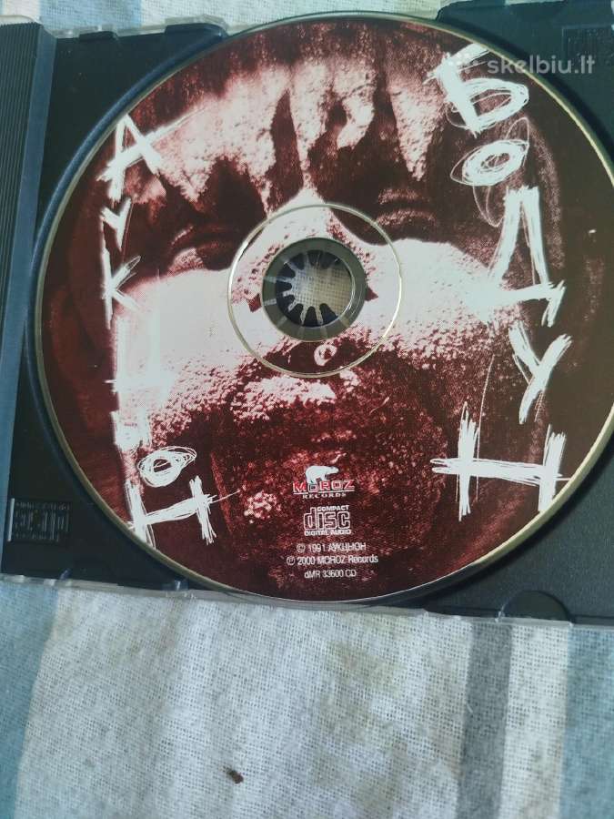 Labai daug CD be viršeliu