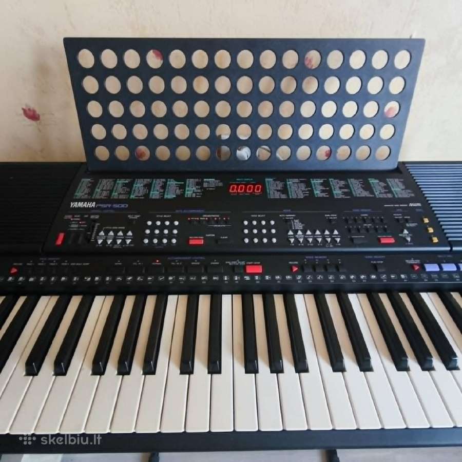 Yamaha Psr-500 sintezatorius su Stagg stovu
