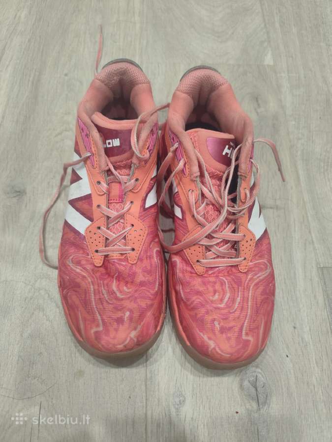 New Balance V2