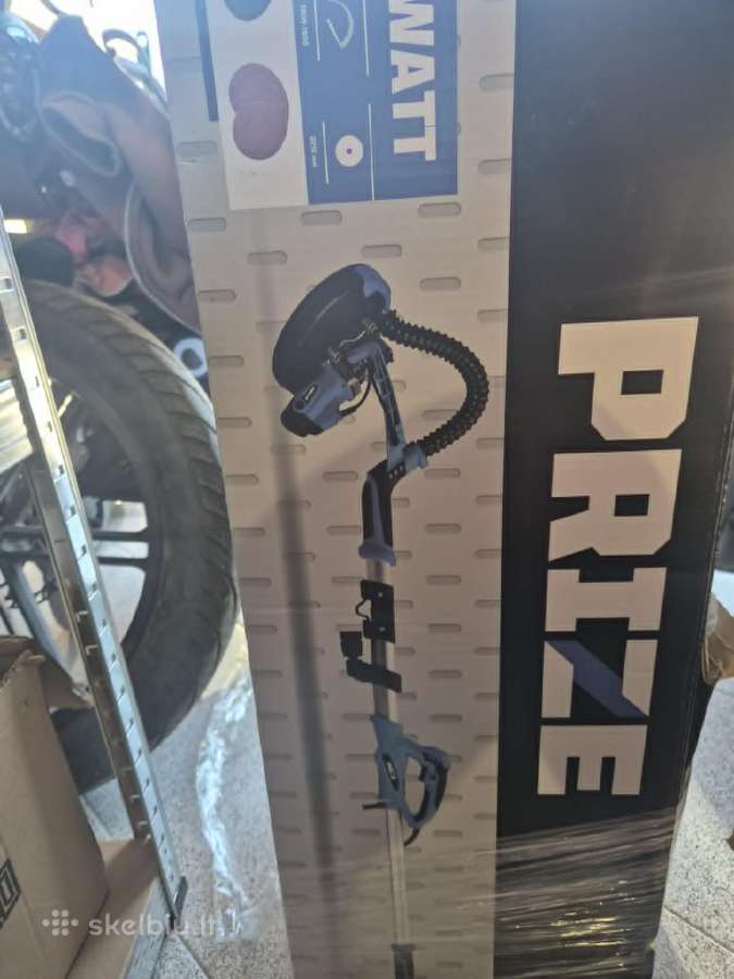 Prize žirafa su priedais