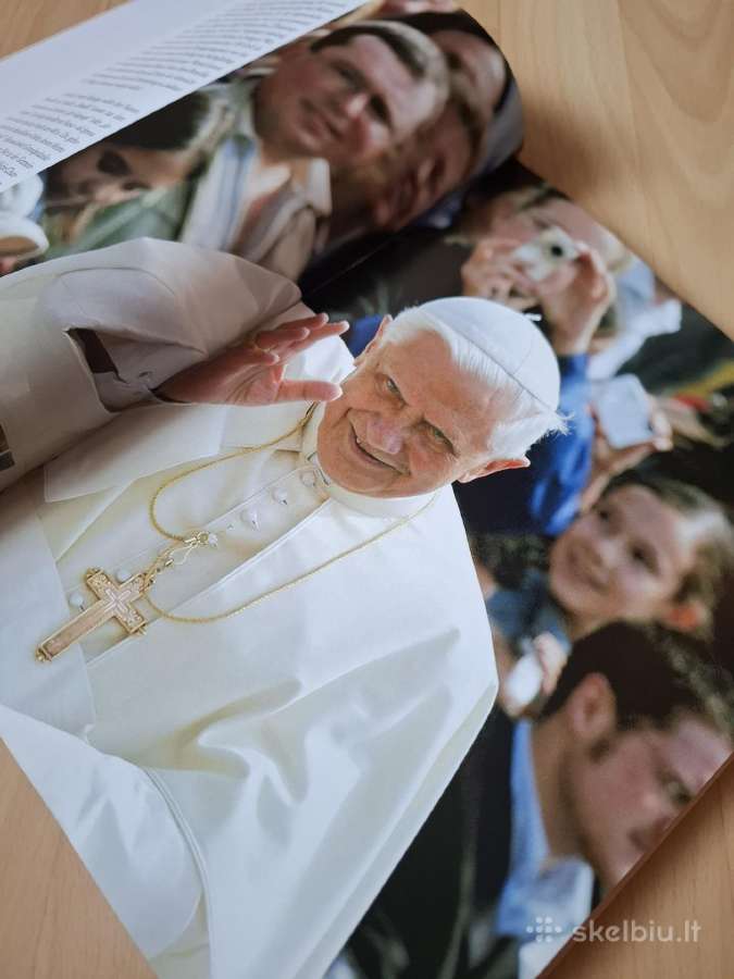 Knyga popiežiaus Benedikto XVI biografija - nuotraukos Nr. 3