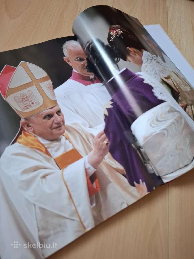 Knyga popiežiaus Benedikto XVI biografija - nuotraukos Nr. 4