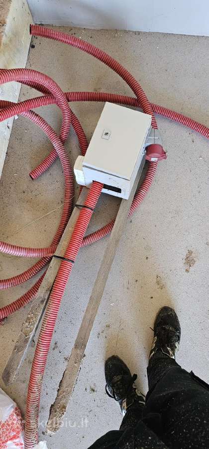 Parduodu statybinę elektros dėžutę