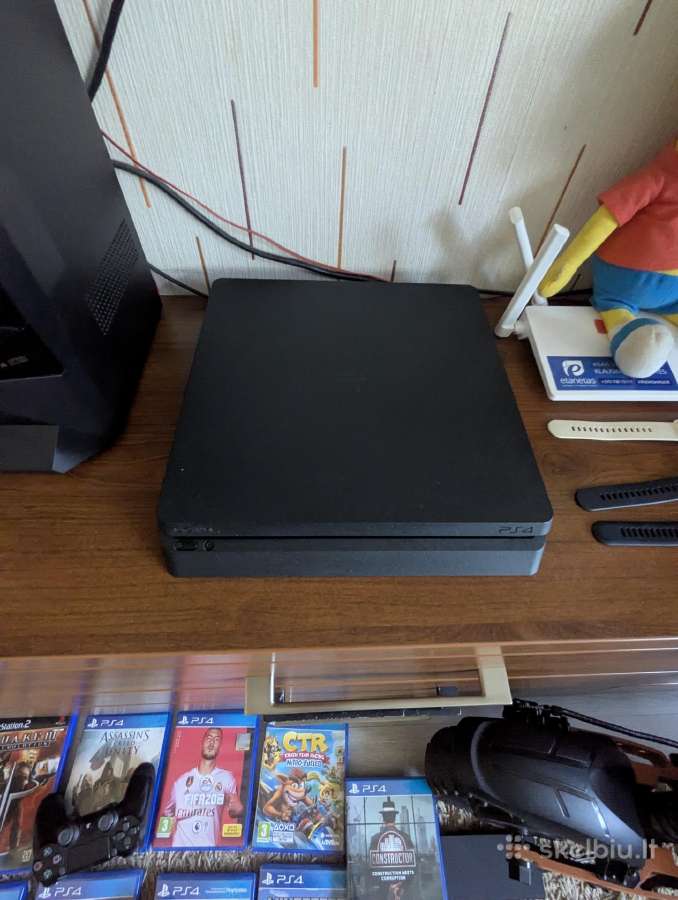Playstation 4, parduodu beveik nenaudota, idealus