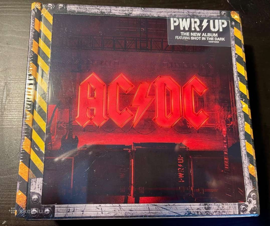 Nauji CD, supakuoti, tinka dovanai Ac/dc