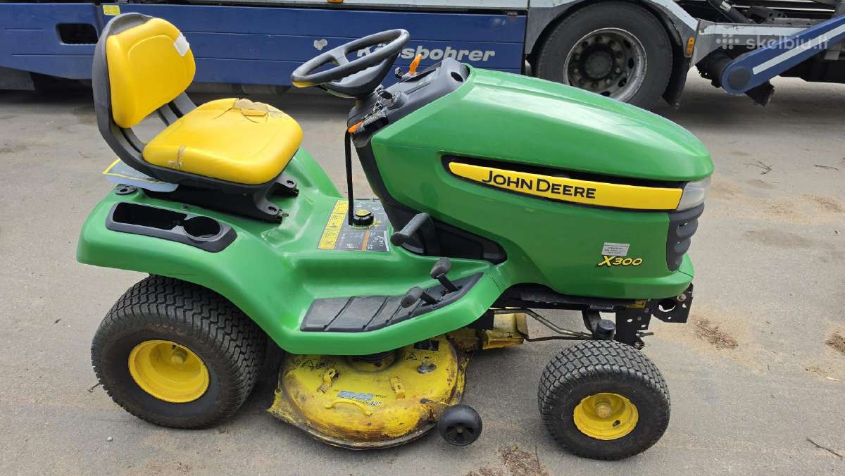 Patikimas sodo traktoriukas John Deere X300