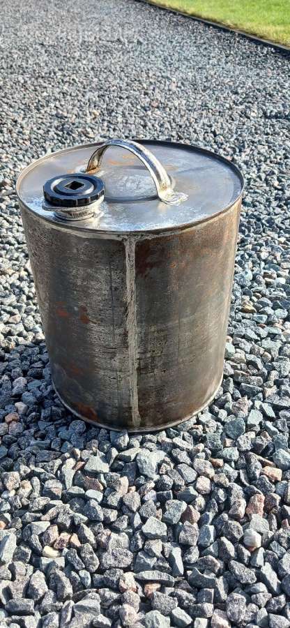 Bakelis 10 l metalinis kurui ar alyvai