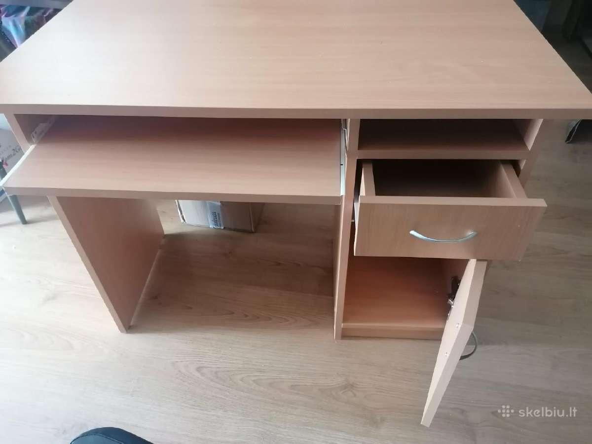 Parduodamas rašomasis stalas
