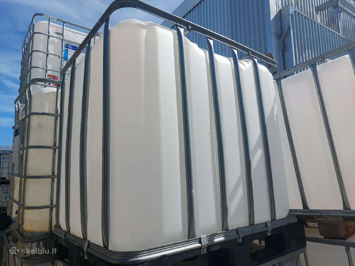 Parduodamos 1000 l plastikinės cisternos