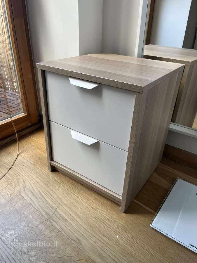 Ikea naktiniai staliukai 2vnt.