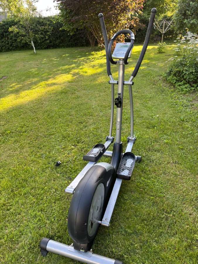 Parduodu 2 veikiančius treniruoklius.