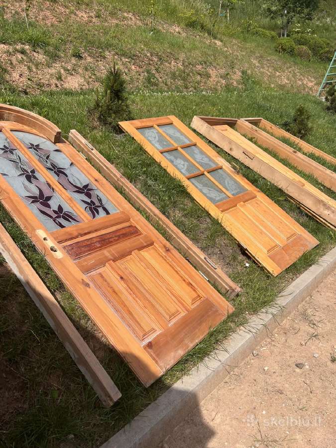 Parduodu naudotas pušines duris su stiklais, 5vnt.