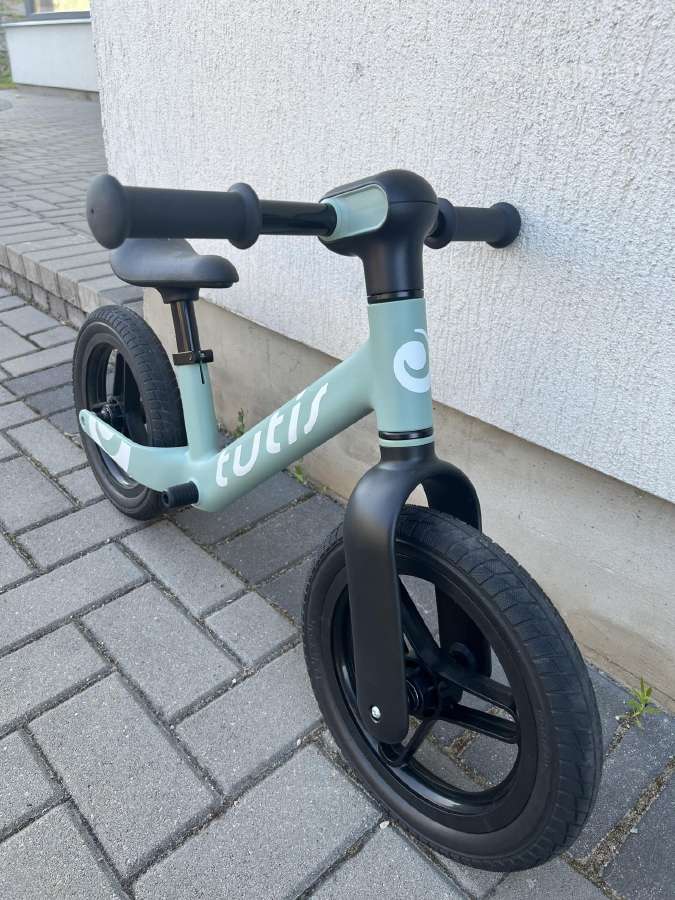 Parduodamas naujas balansinis dviratukas Tutis