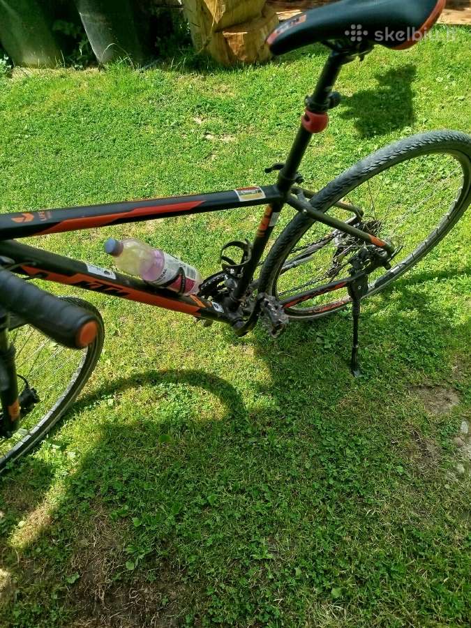 KTM dviratis gero stovio