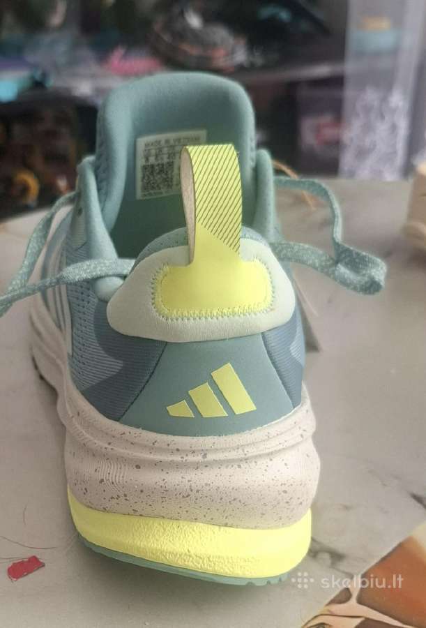 Parduodu naujus adidas sportbaciaius su etikete.