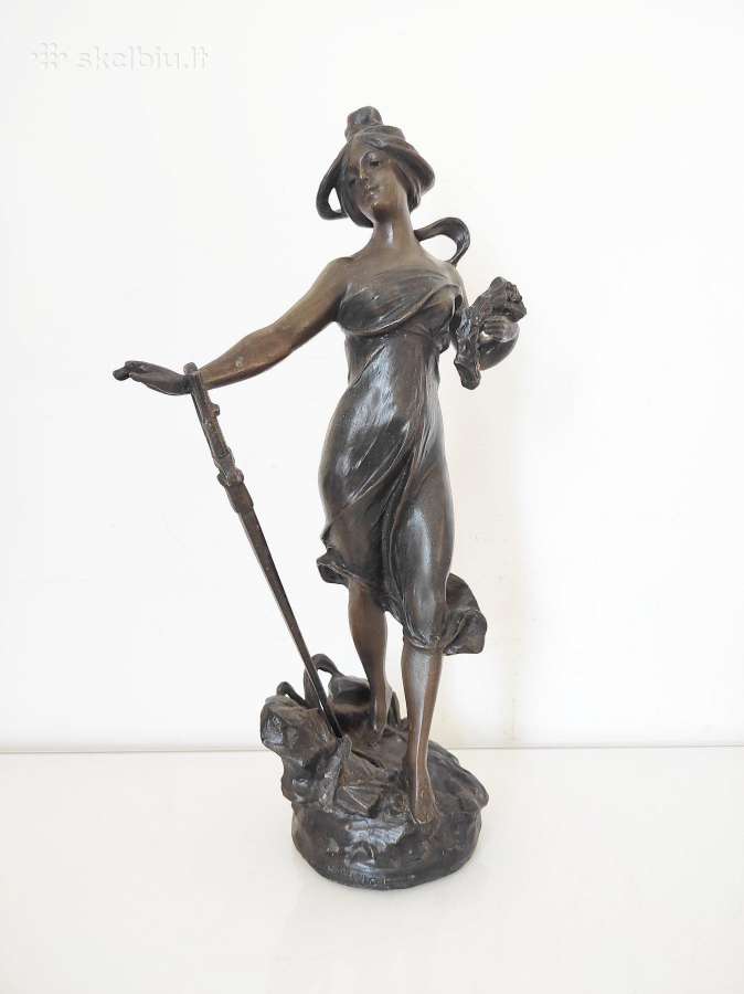 Mergina su kardu (aukštis 37cm)