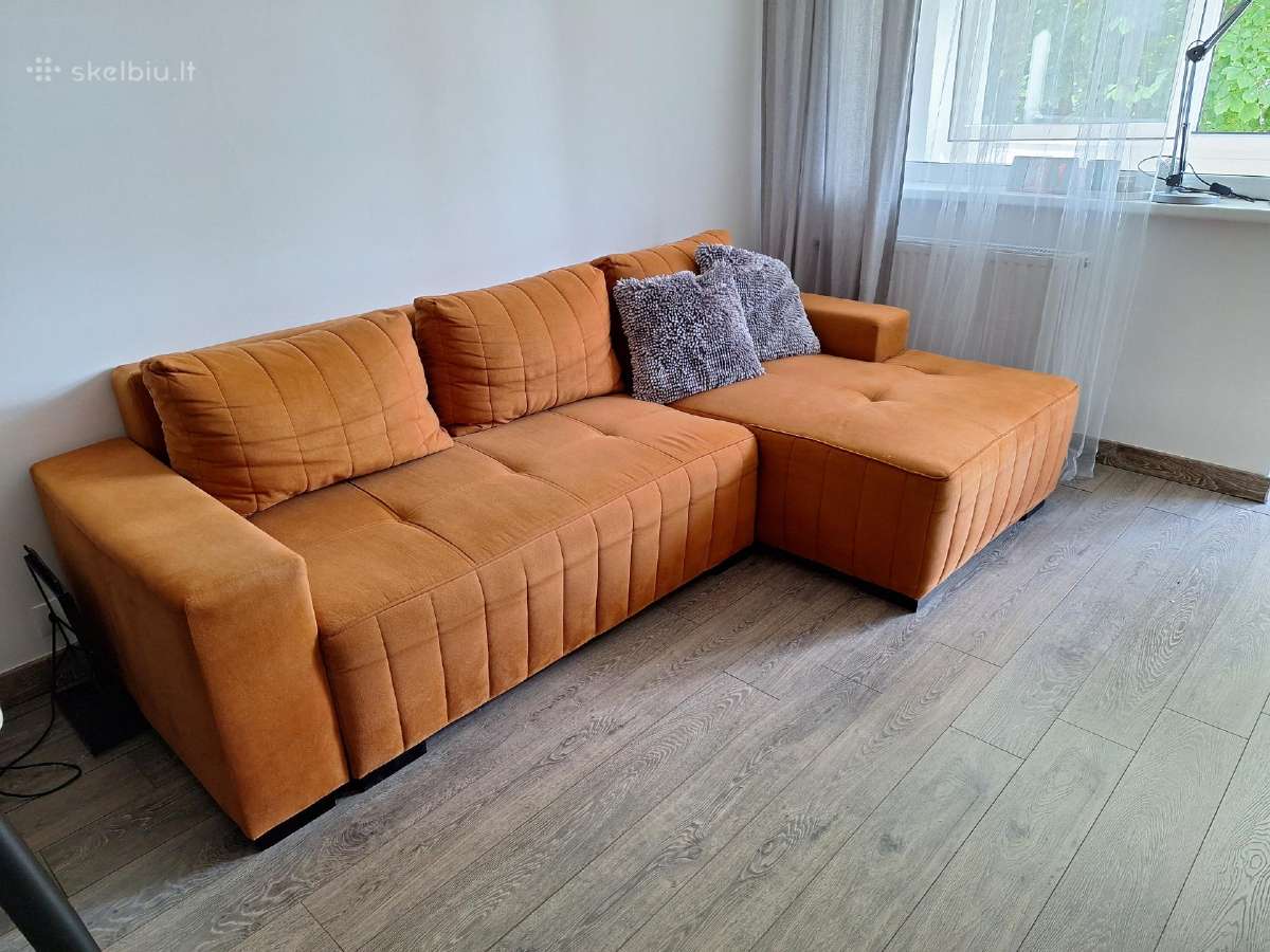Sofa kampinė su miegama dalimi ir dėže