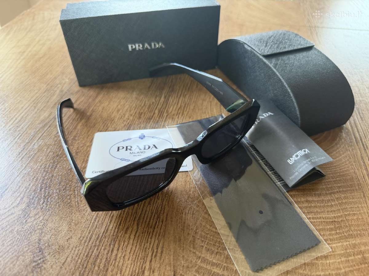 Prada Akiniai