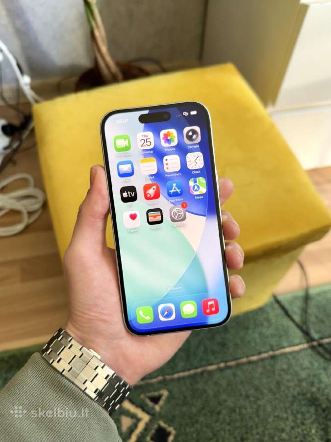 iPhone 15 Blue White