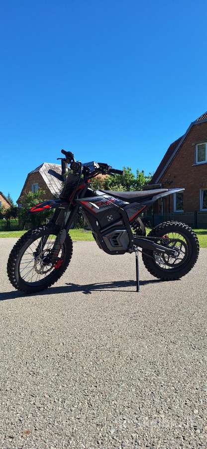 Naujai surinktas Valtinsu em5 pro motociklas
