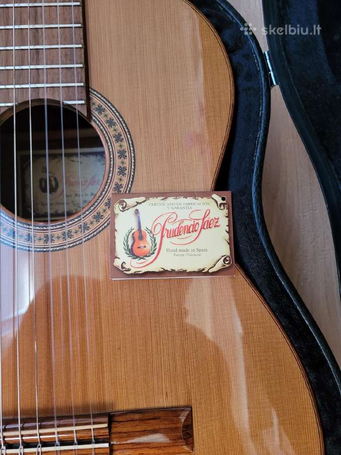 Parduodama apynaujė klasikinė gitara su priedais - nuotraukos Nr. 11