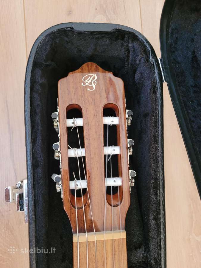 Parduodama apynaujė klasikinė gitara su priedais - nuotraukos Nr. 9