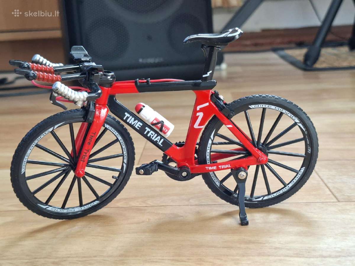 1:8 dviračio modelis
