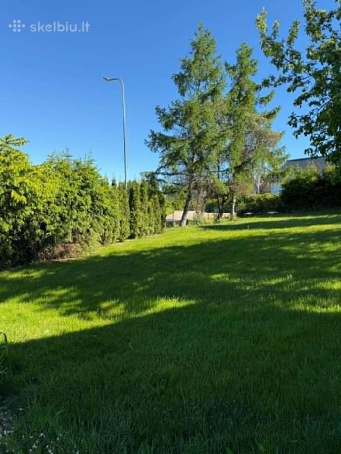 Namo dalis su 20 a sklypu ir pirtimi Laukuvoje