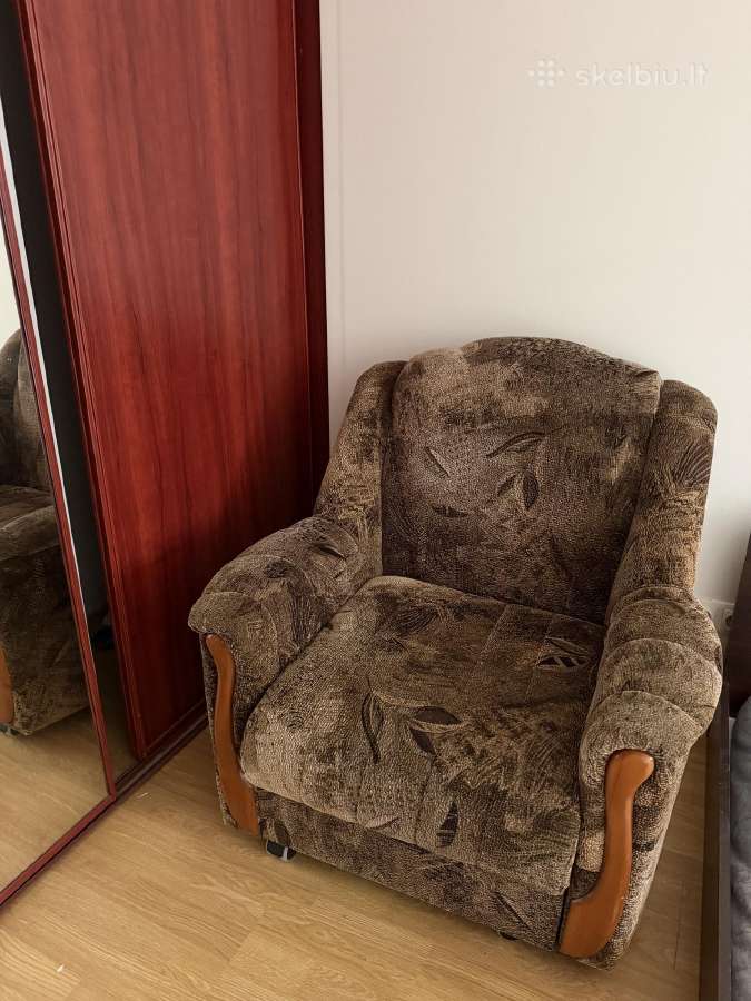 Dovanojamas fotelis su ratukais