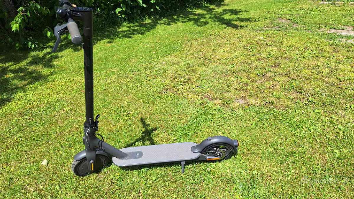 Elektrinis paspirtukas Xiaomi Mi Scooter Essential