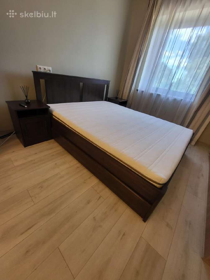 Dvigule lova su 4 dezem,ciuziniu ir 2spintelem