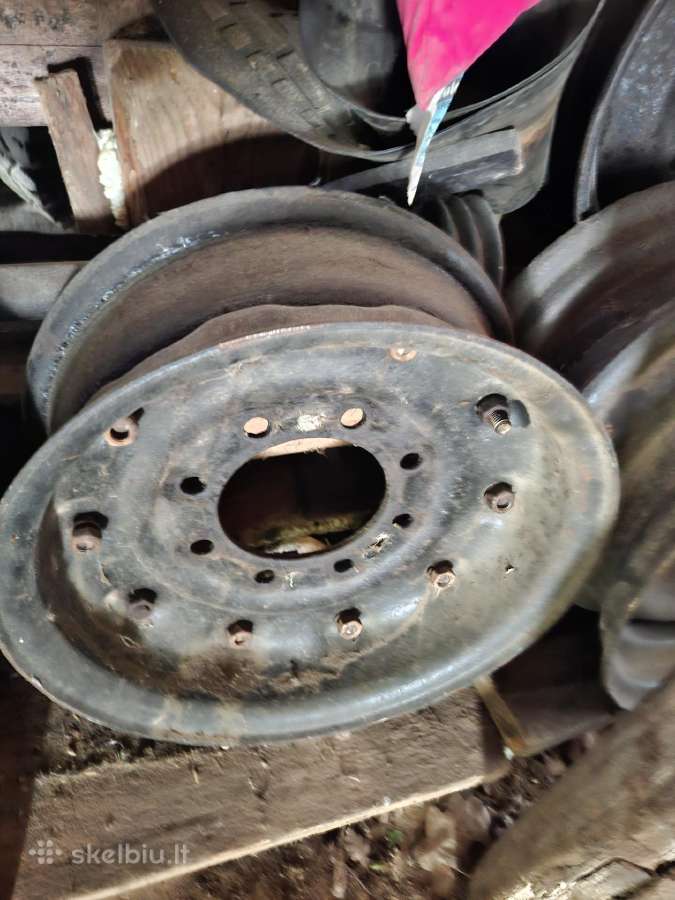 Parduodu claas ratus ir priekabos dalis