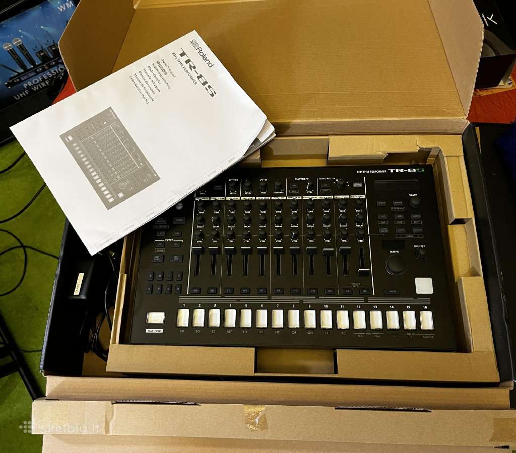 Roland Tr-8s Ritmo mašina