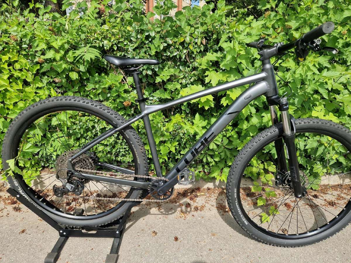 Cube kalnų dviratis 2025m 29er L dydis ir Carver S