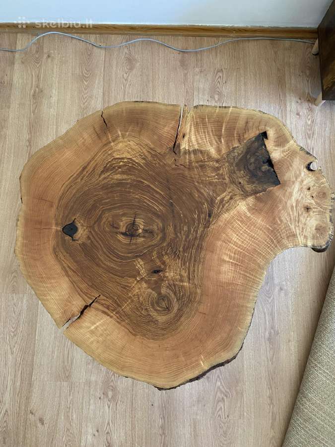 Rankų darbo uosio masyvo staliukas