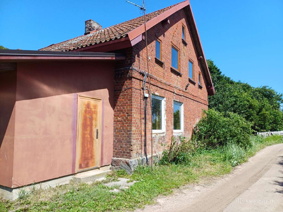 2 k. butas su žemės sklypu