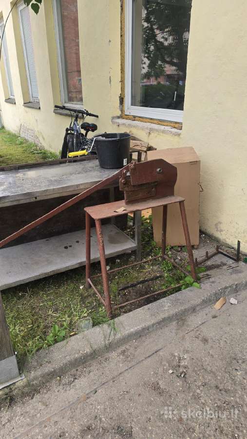 Metalo karpymo žirklės giljotina