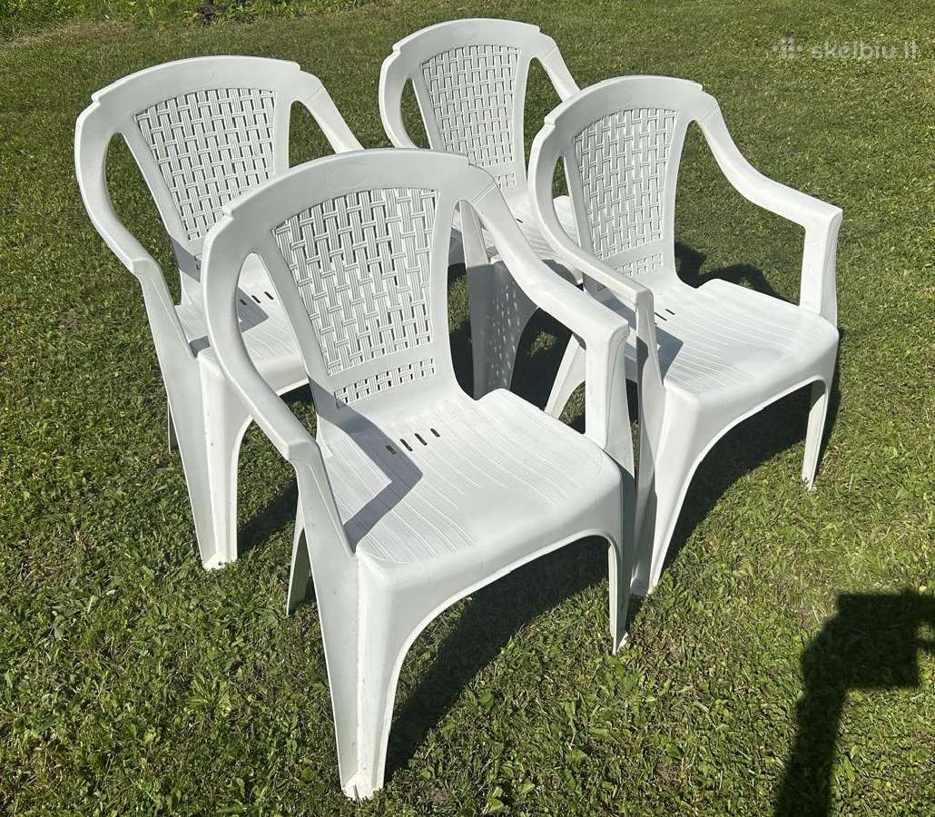 Plastikinės kėdutės po 5 eurus