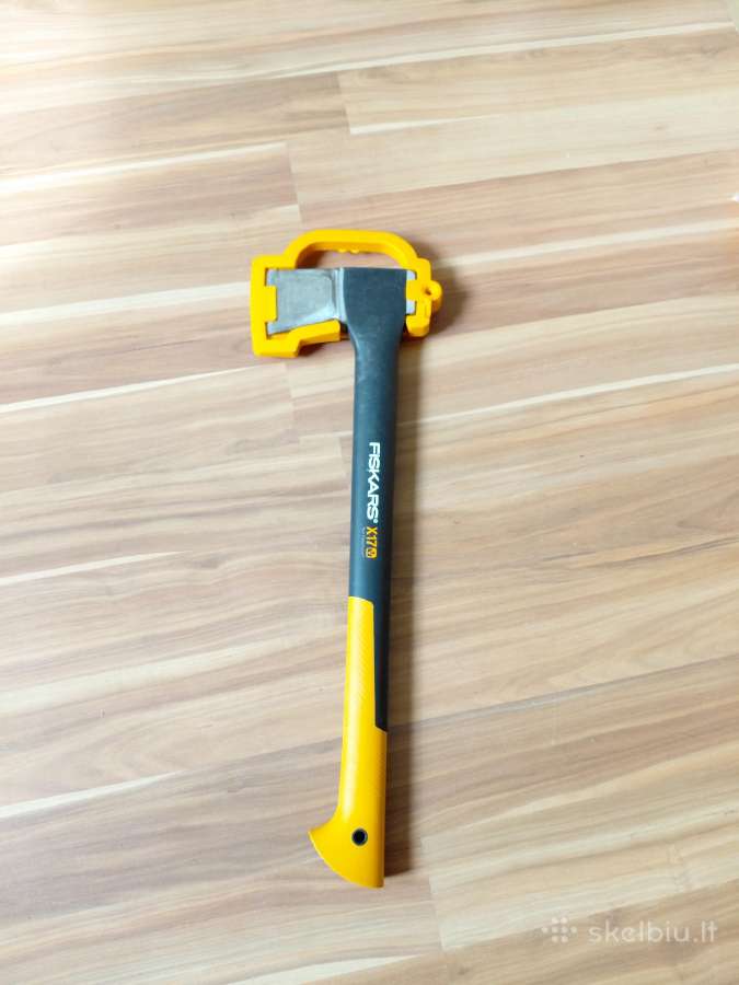 Kirvis Fiskars X17