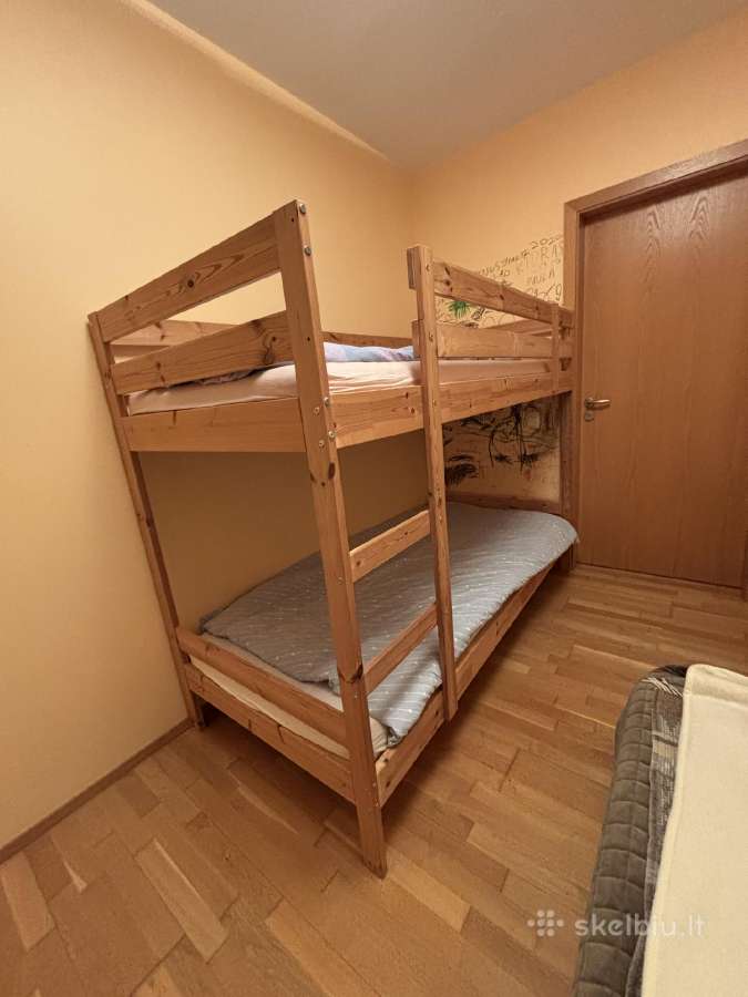 Dviaukštė lova su čiužiniais