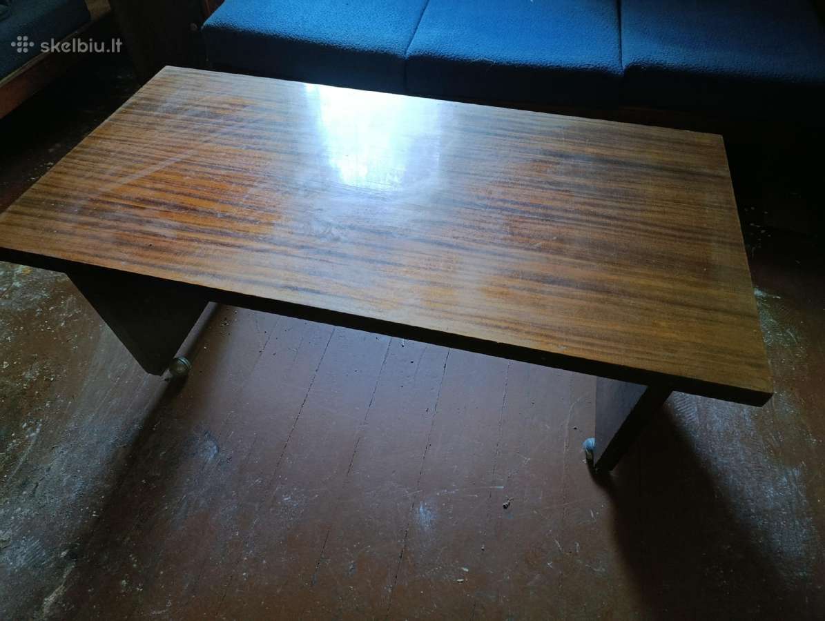 Stalas su ratukais