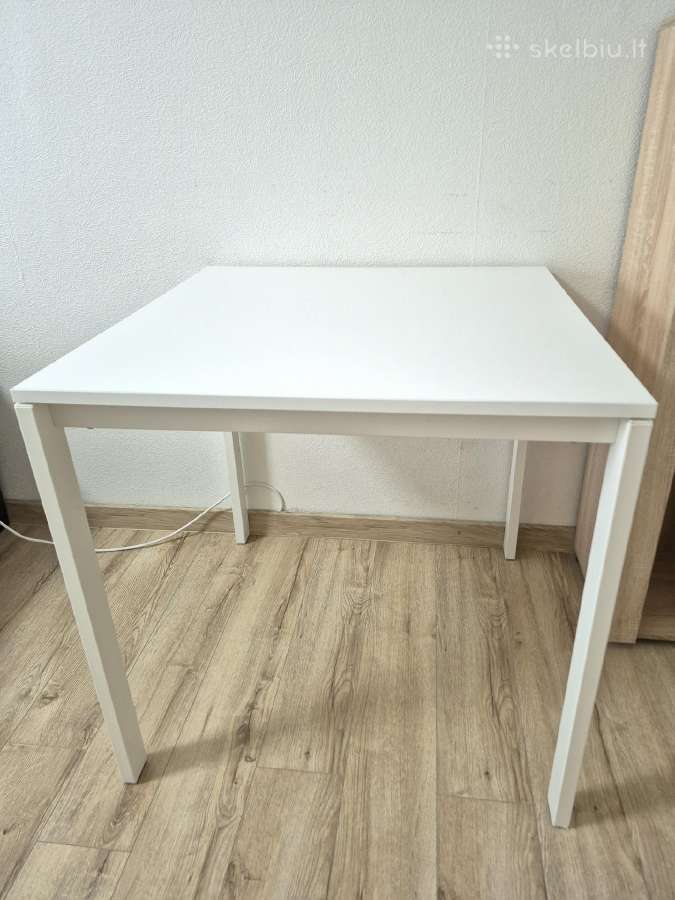 Ikea stalas