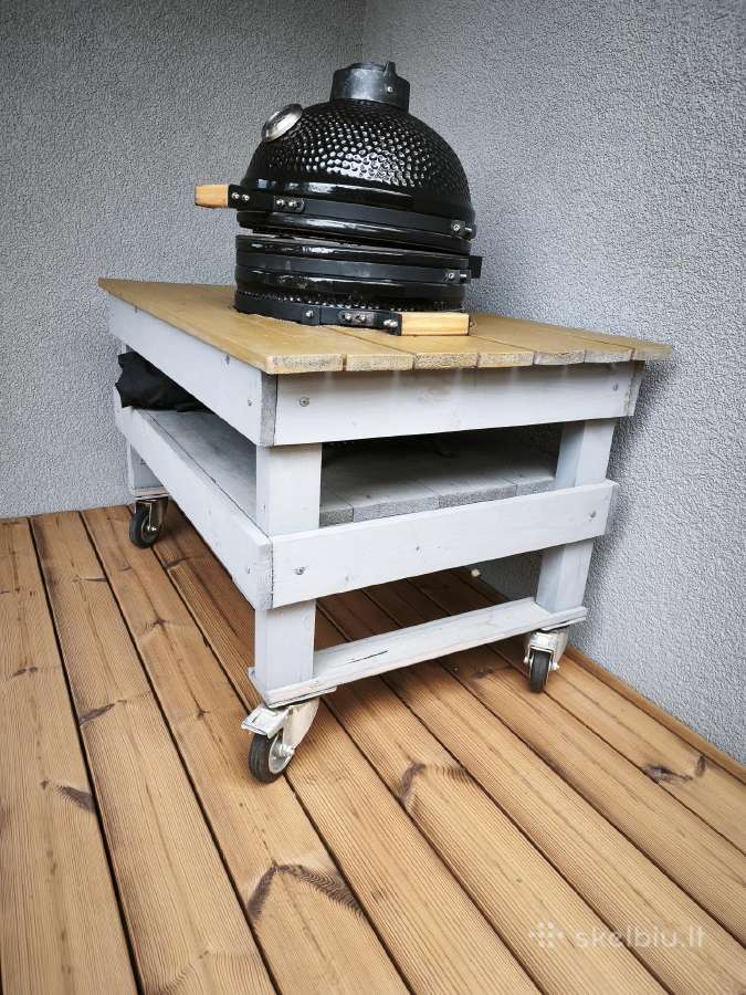 Kamado bono Minimo su stalu