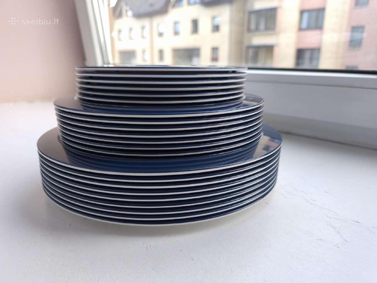 Įvairių Tupperware lėkščių rinkinys