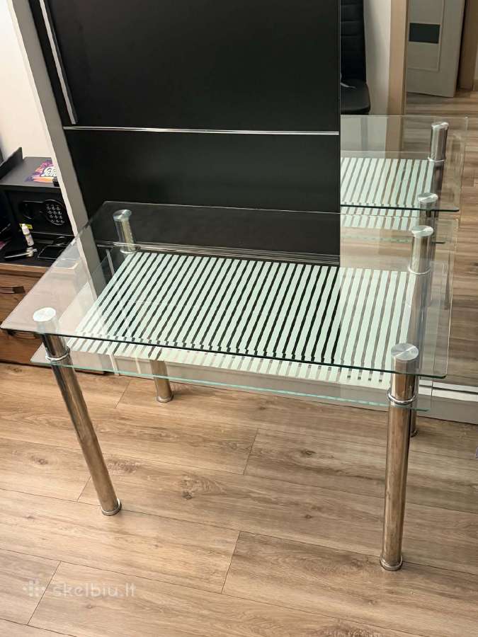 Stalas su kėdėmis