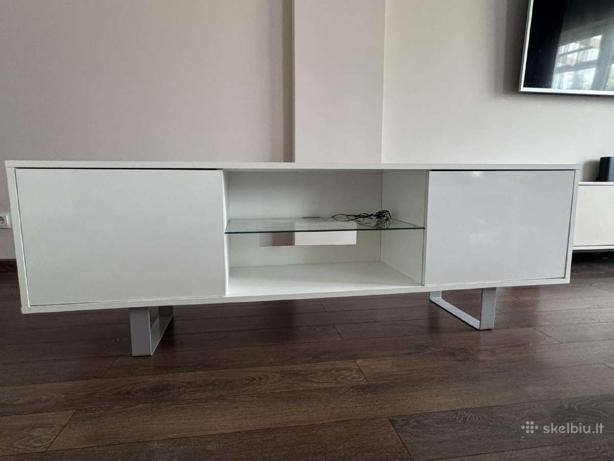 TV staliukas ir Ikea komoda