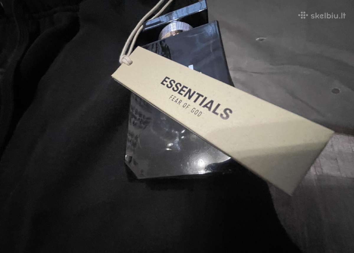 Essentials šortai